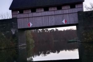 Historische Hausbrücke in Ahrensberg. Der Fischer hatte leider zu, deswegen die etwas schiefe Aufnahme :(